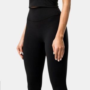 Kamo Fitness Serenity Leggings 25” in Black